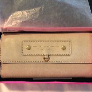 Marc Jacobs leather wallet. Like new.